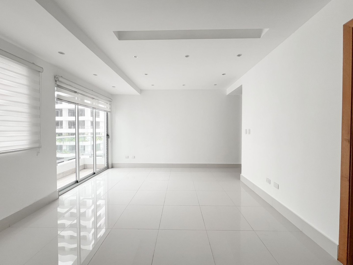apartamentos - Naco, Apartamento Vacio, En Torre Moderna  Y Centrica A La Ciudad!!!