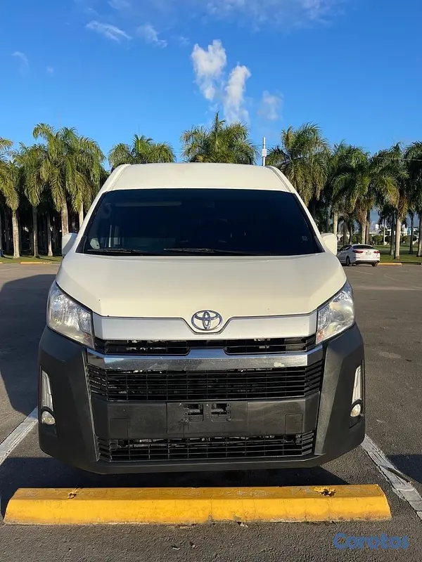 otros vehiculos - Toyota Hiace 2023- 15 Asientos  2