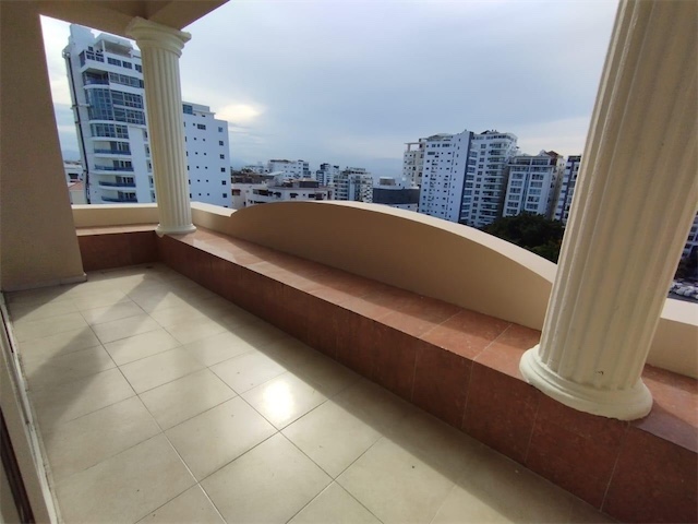 apartamentos - Venta de penthouse de 4 niveles con 622mts en la urbanización real  4