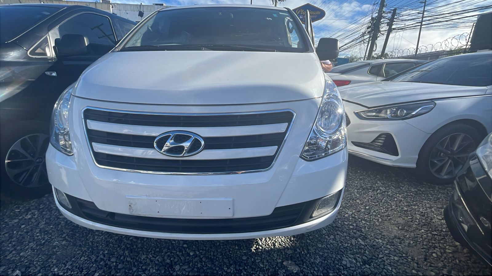 camiones y vehiculos pesados - GRAND STAREX 2017 BLANCO DESDE: RD$1,200.000. 0