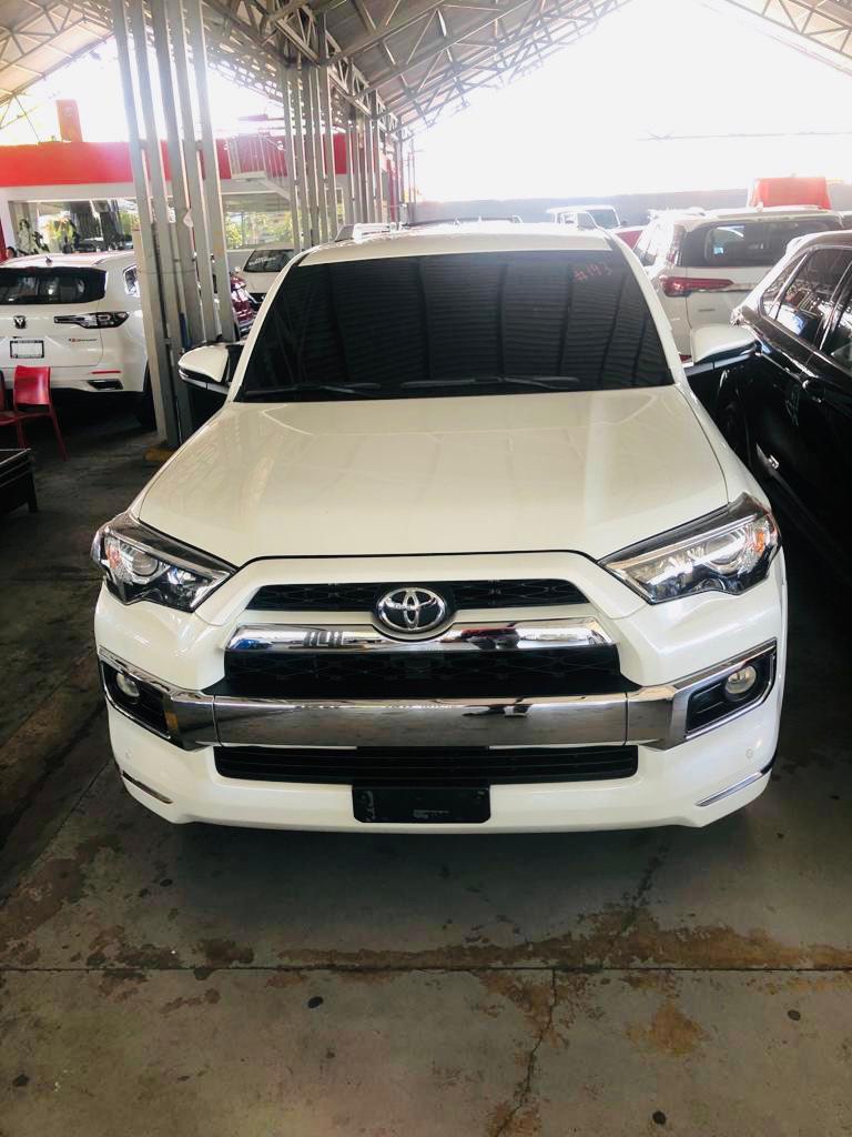 jeepetas y camionetas - Toyota 4 Runner Blanca 2018 50,000 mil US negociable  0