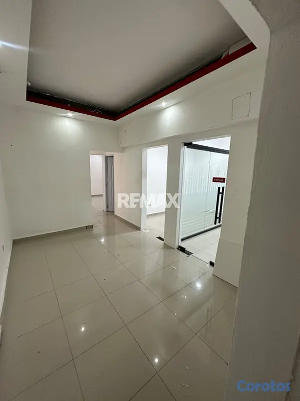oficinas y locales comerciales - Local comercial de 250mt2 en alquiler en La Julia 8