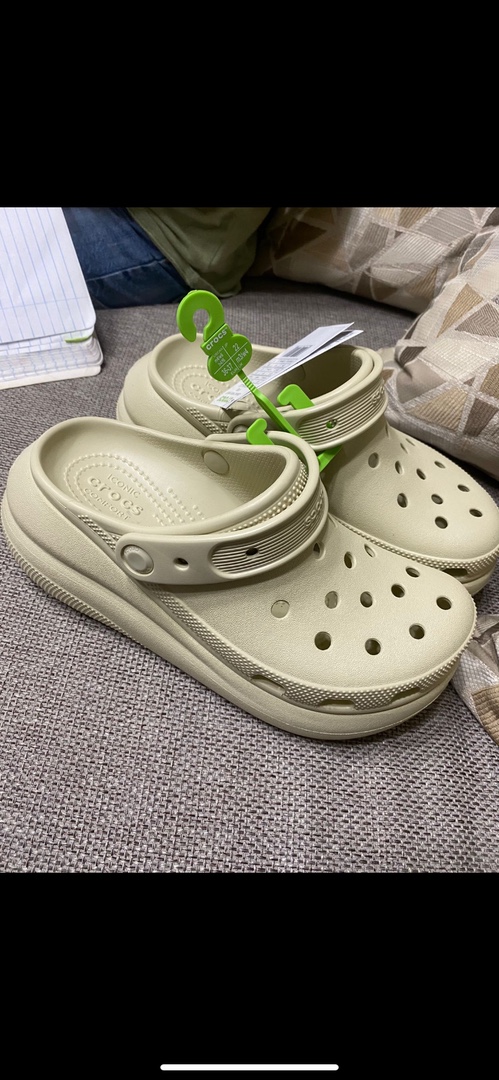 zapatos para mujer - Crocs originales comfort, size 7 , $3000 pesos, precio original $5,300 pesos 