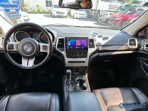 jeepetas y camionetas - Jeep Cherokee Laredo 2011 10