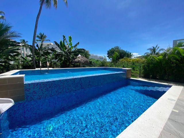 casas vacacionales y villas - Vendo Hermosa Villa de 2 Niveles  en Playa Nueva Romana 2