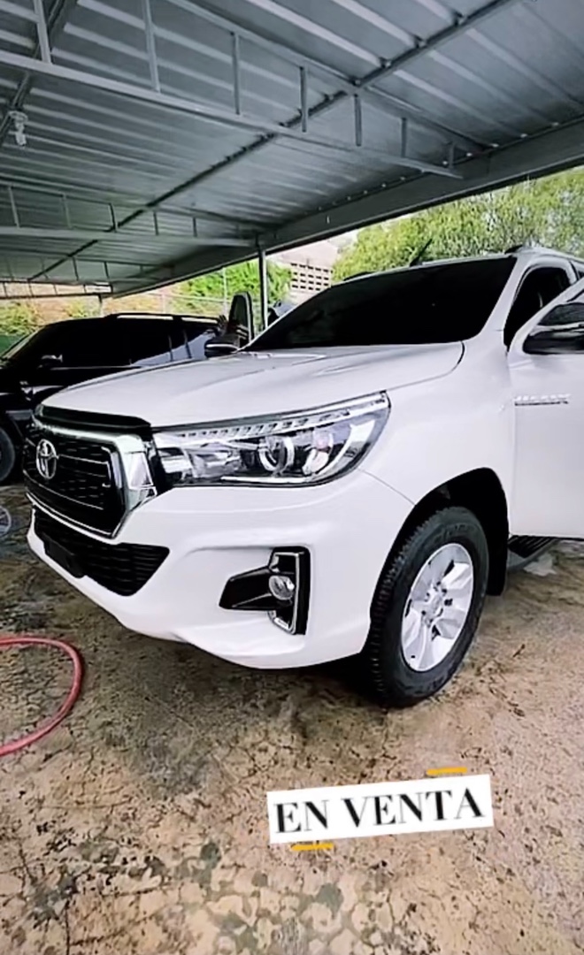 jeepetas y camionetas - Toyota Hilux 2020 versión full 