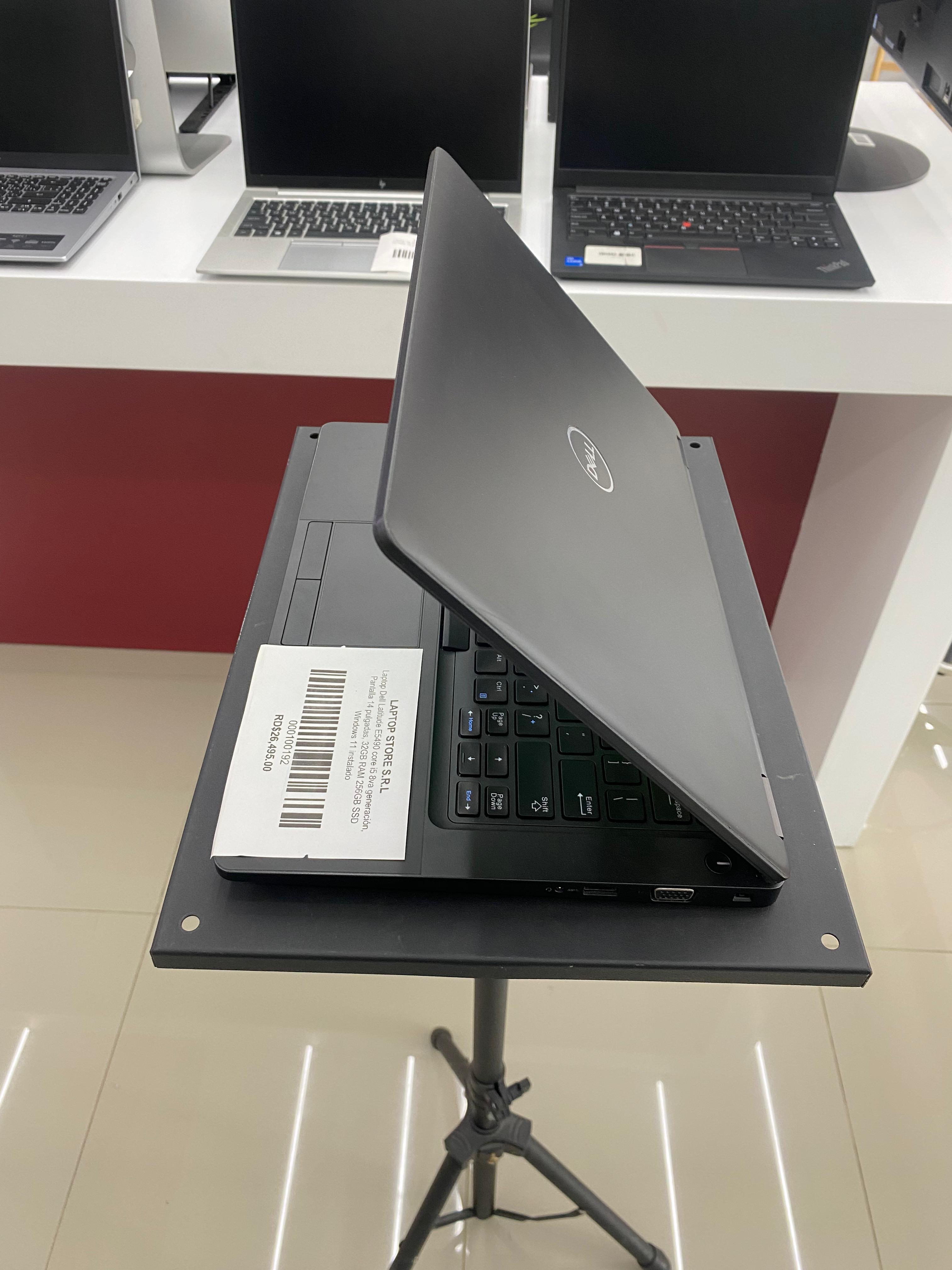 computadoras y laptops - Laptop Dell E5490 core i5 8va Gen 14 pulgadas 16GB 1