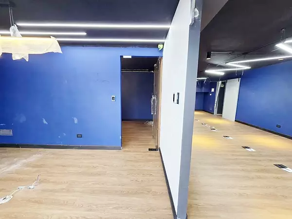 oficinas y locales comerciales - Alquiler local en Ens Naco 4