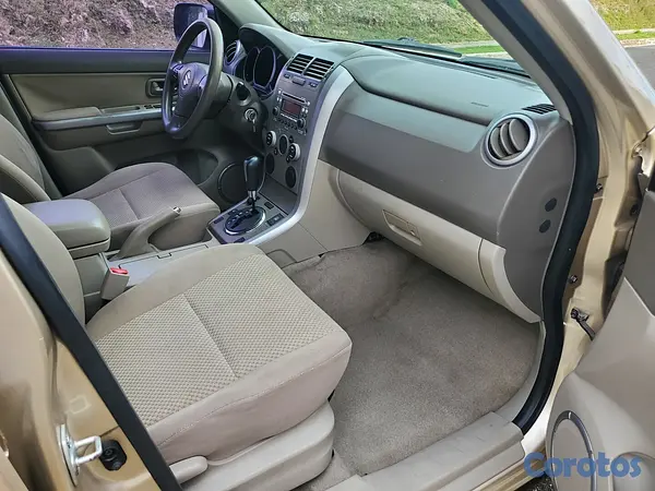jeepetas y camionetas - Suzuki Grand vitara 2011 Excelentes condiciones 5