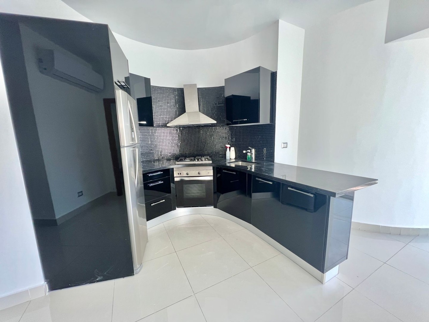 apartamentos - Apartamento en Piantini con Línea blanca  4