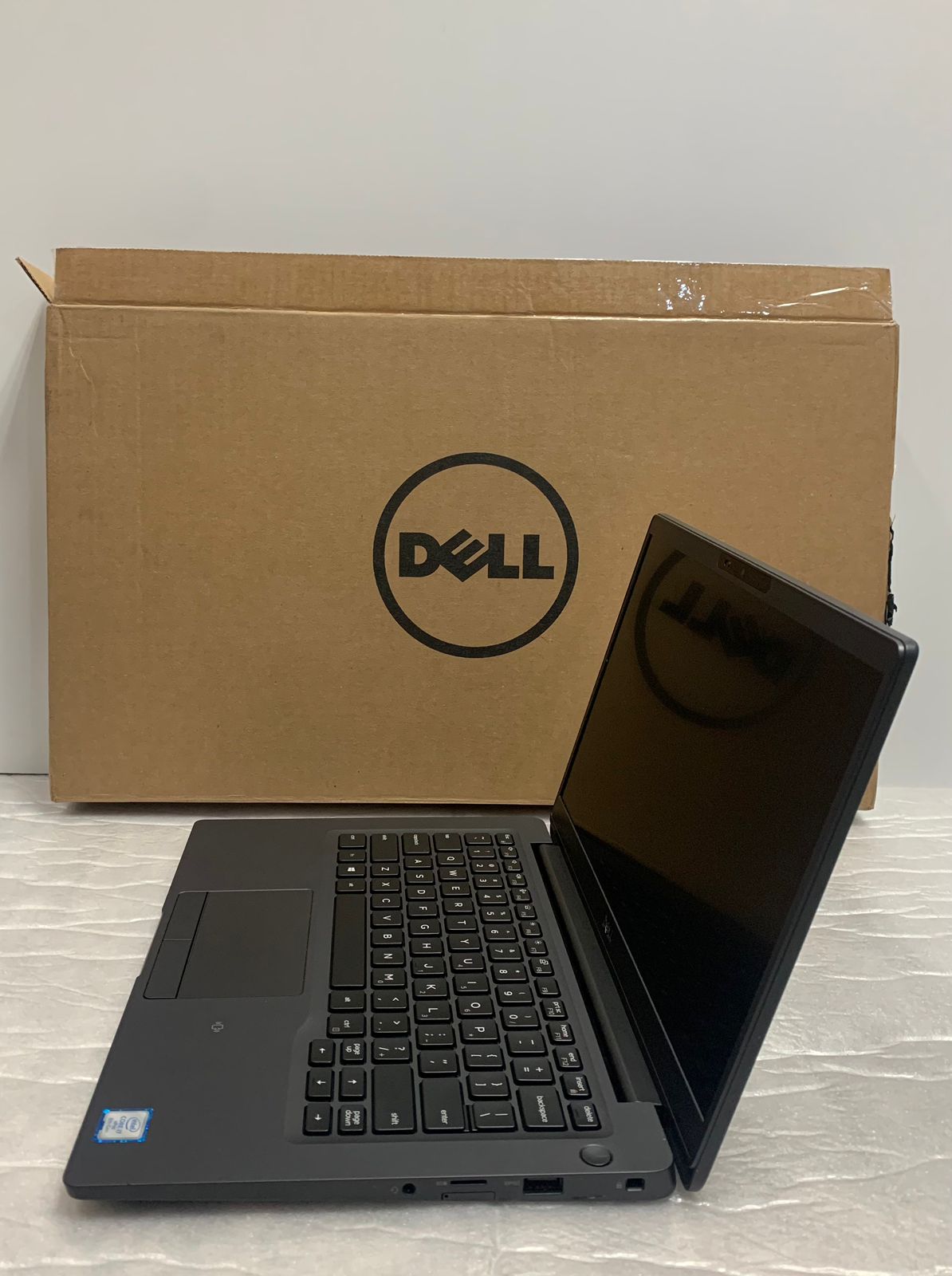 computadoras y laptops - Dell Latitude touch 7300 i7 8th 16GB, 512 SSD 13.3 1