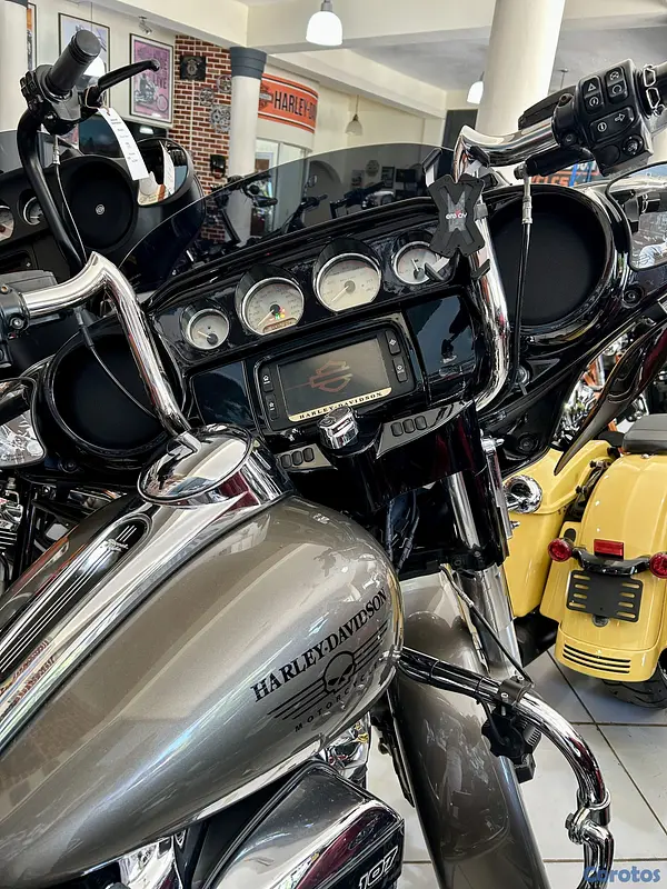motores y pasolas - Harley Davidson Street Glide año 2017 8