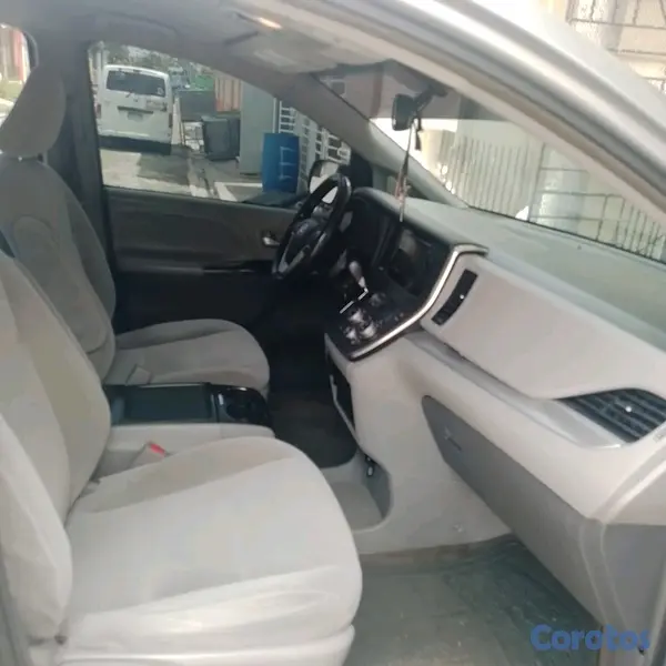 jeepetas y camionetas - Toyota sienna 2017 4x4  7