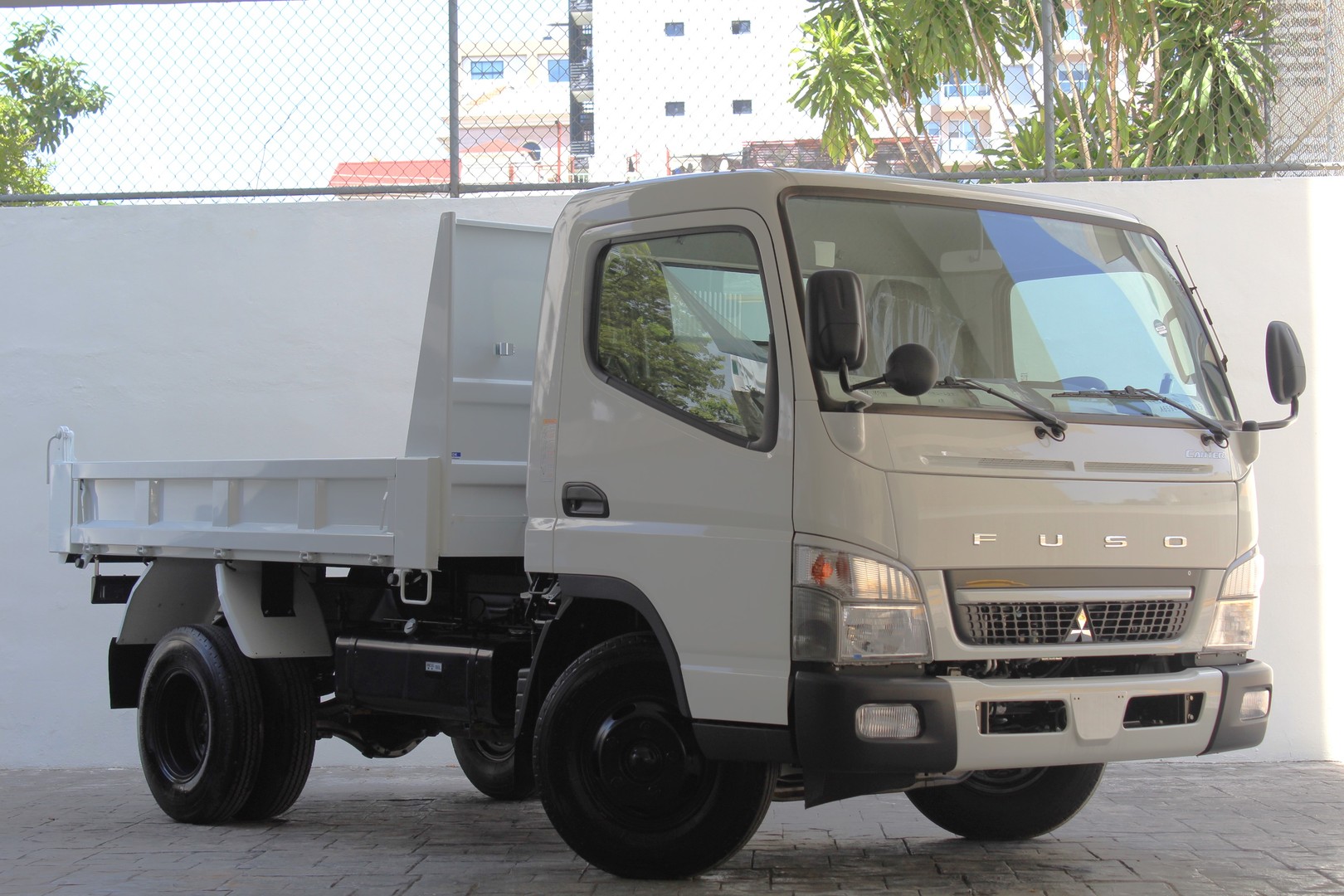 camiones y vehiculos pesados - Mitsubishi Canter Volteo 2024 