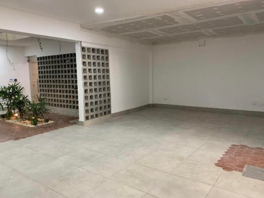 oficinas y locales comerciales - Local Comercial en Alquiler Zona Colonial 2