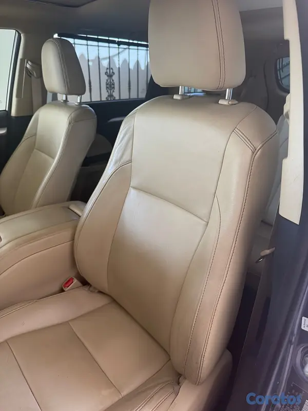jeepetas y camionetas - Toyota Highlander XLE 4WD 2015 8