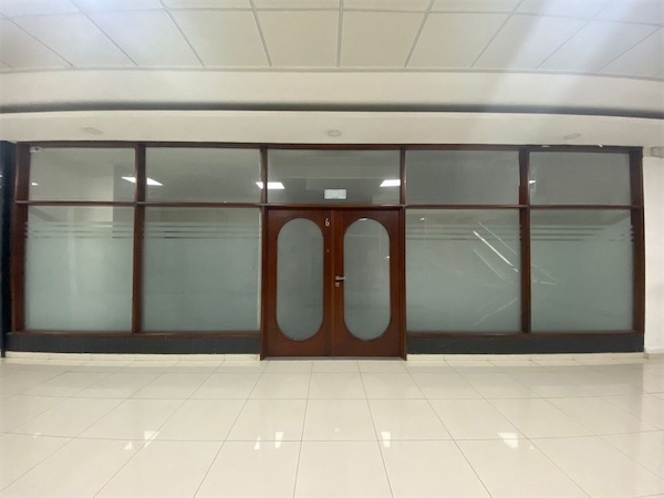 oficinas y locales comerciales - Local en Naco céntrico y amplio 1