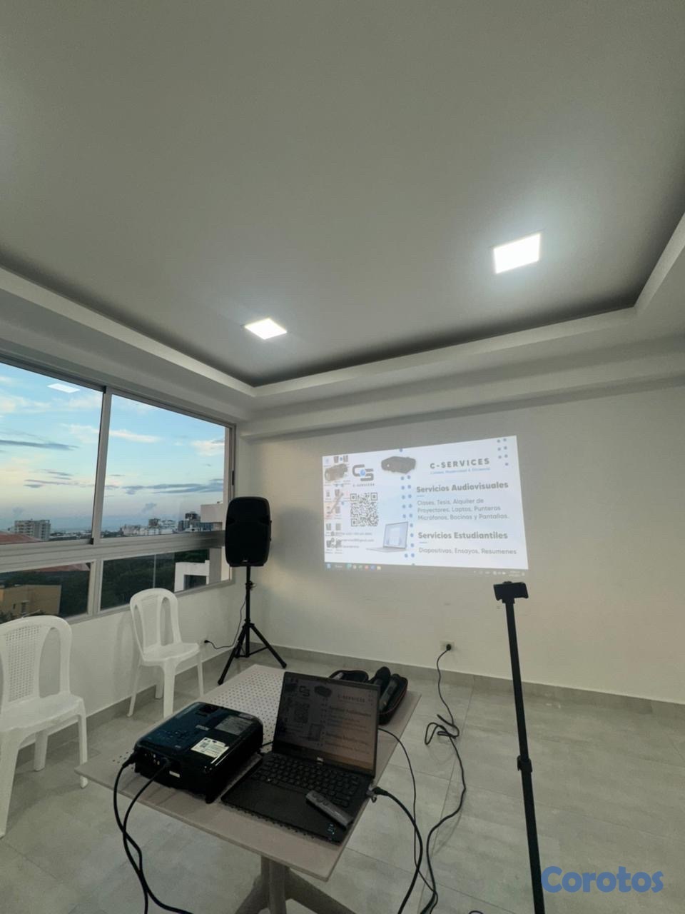otros electronicos - Proyector, pantalla, bocina, micrófonos para taller o eventos en alquiler 6