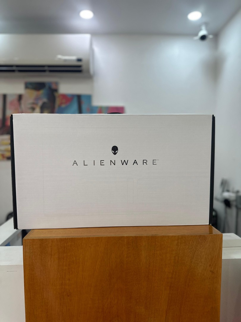 computadoras y laptops - ALIENWARE M16 R2 / 1TB SSD / 16GB / RTX4060 / 16-INCH / INTEL CORE ULTRA 7