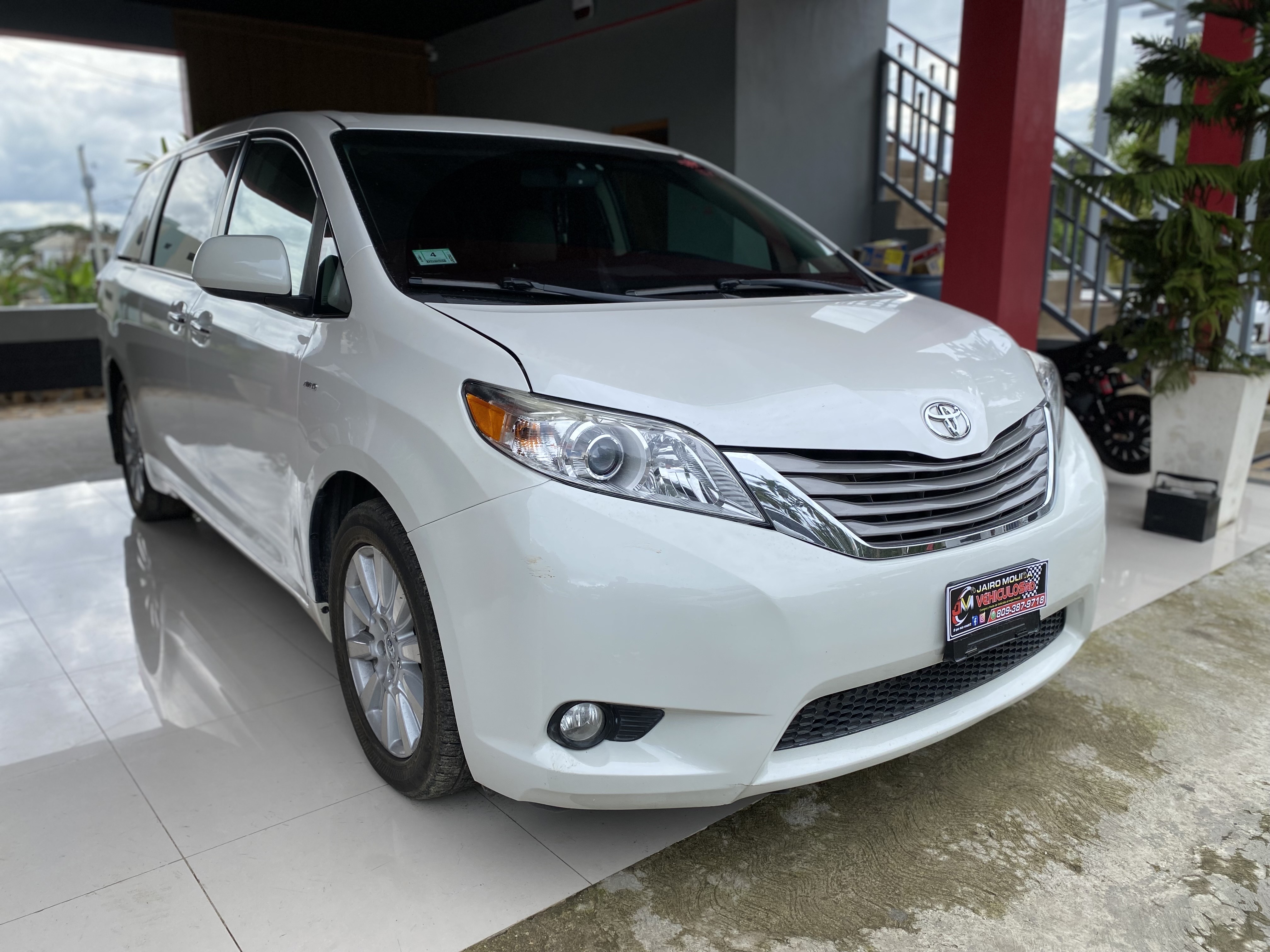 jeepetas y camionetas - TOYOTA SIENNA 2017 1