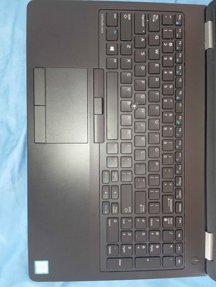 computadoras y laptops - DELL LATITUDE E5570 usada en buen estado 8