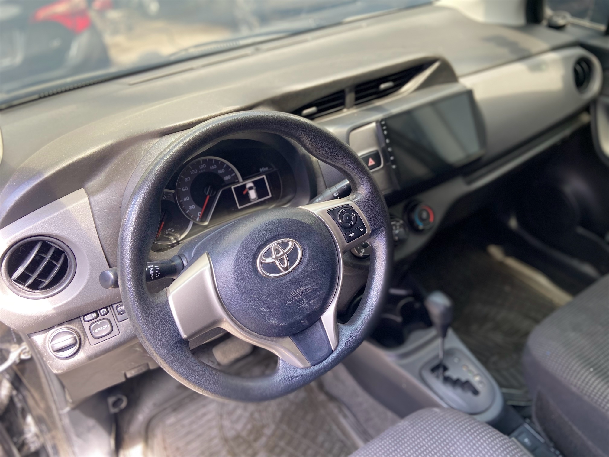 carros - Toyota Vitz 2015 8