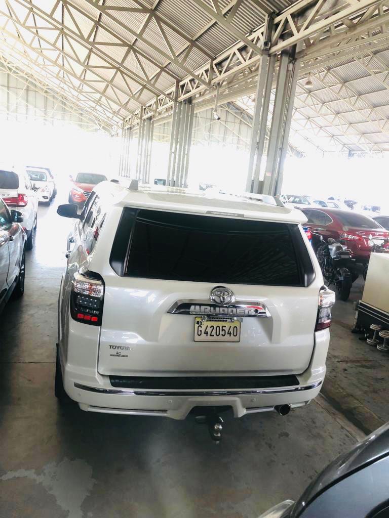 jeepetas y camionetas - Toyota 4 Runner Blanca 2018 50,000 mil US negociable  1