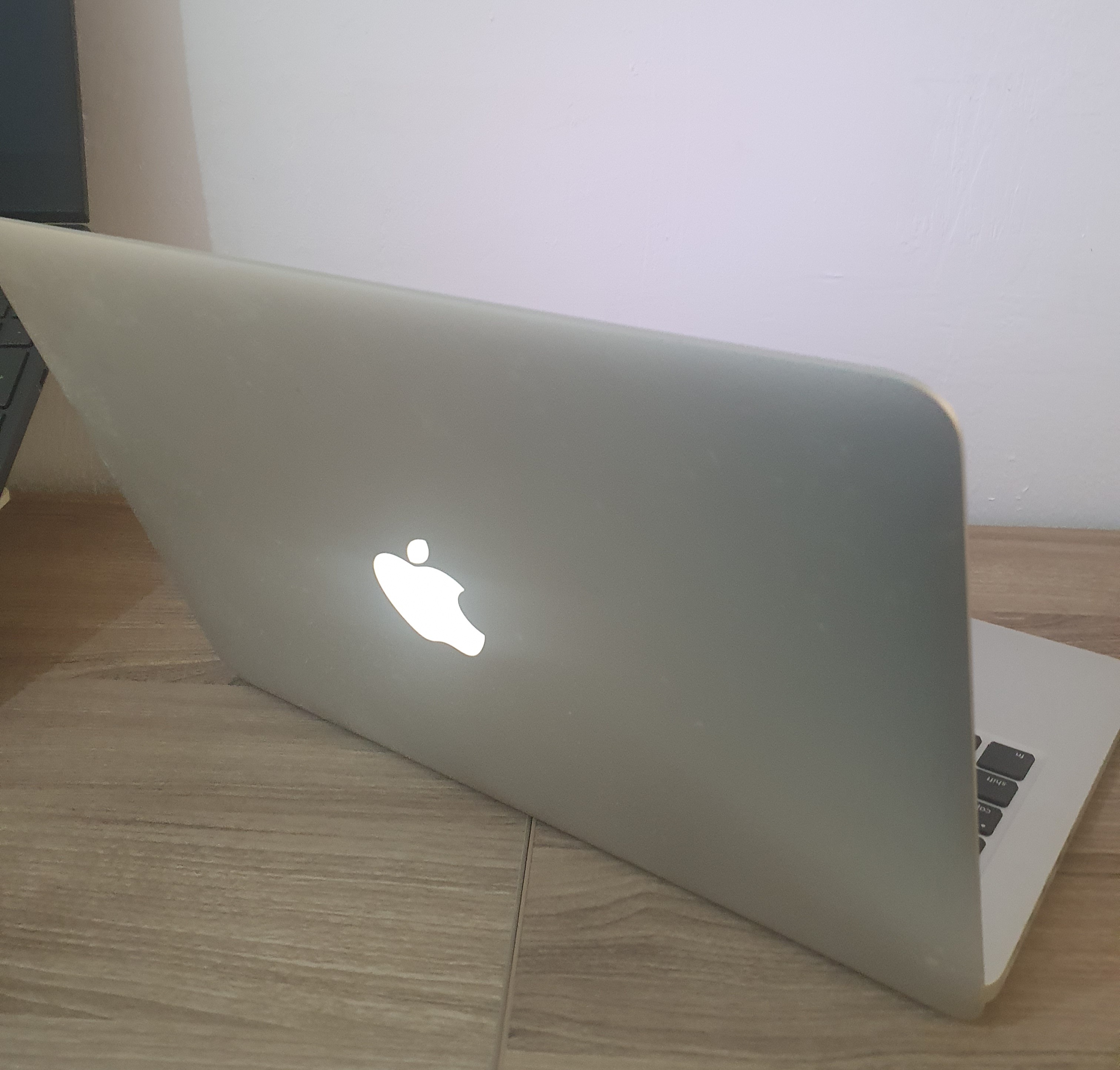 computadoras y laptops - Laptop MacBook Pro 2015, pant Retina 13,3'', 128GB SSD, 8GB RAM,  Como nueva  3