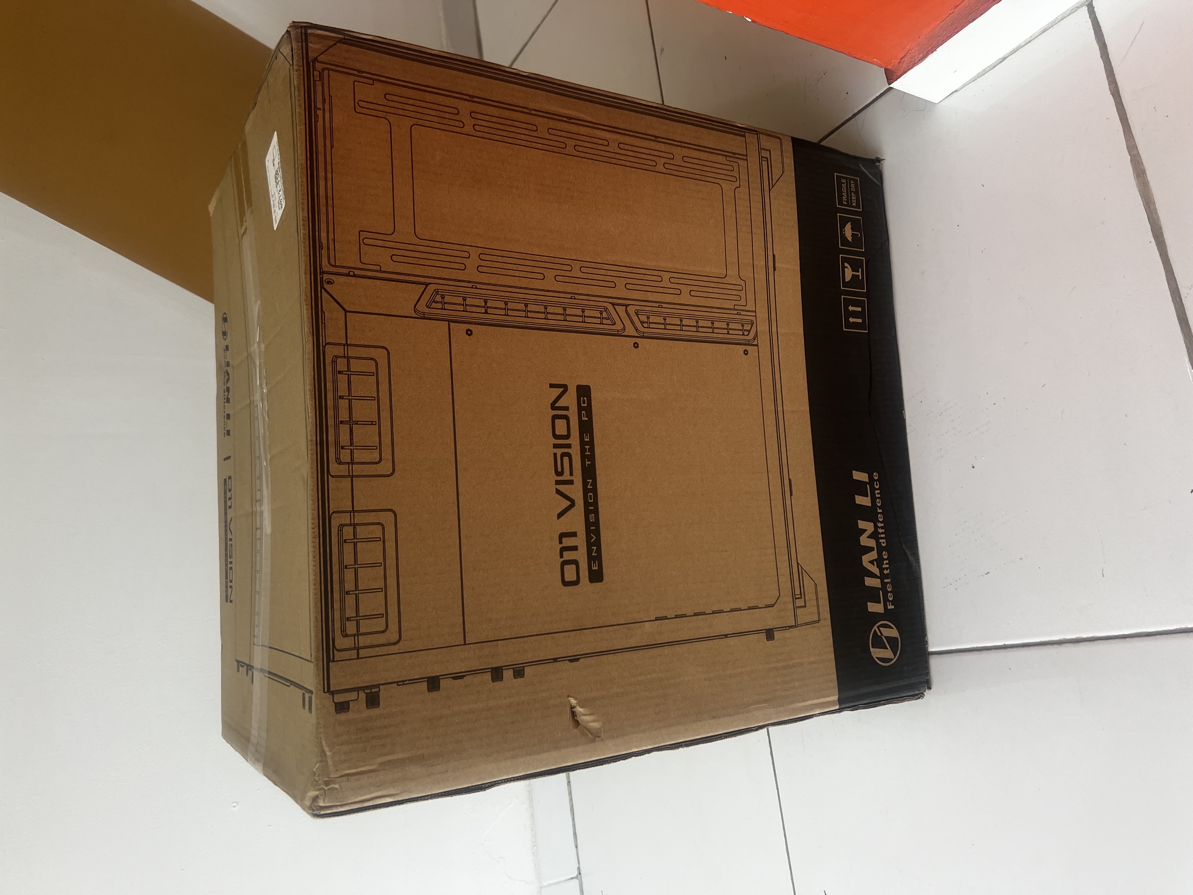 computadoras y laptops - Case Lian li 011 vision compact 6