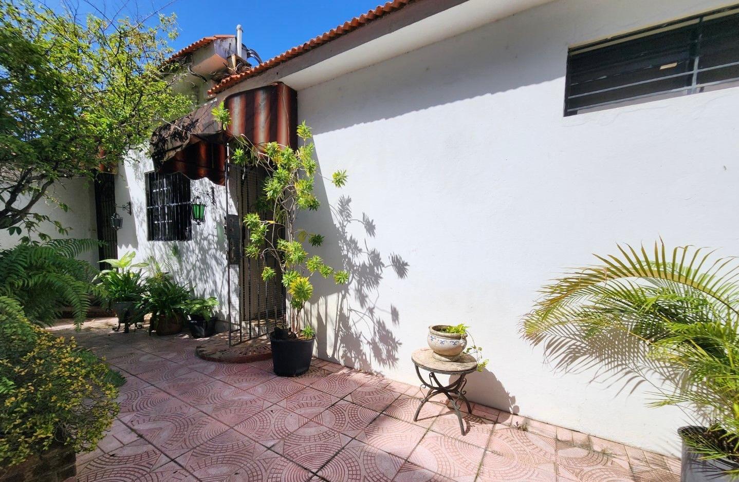 casas - 🏡✨ ¡EN VENTA! HERMOSA CASA COLONIAL EN GAZCUE ✨🏡 2
