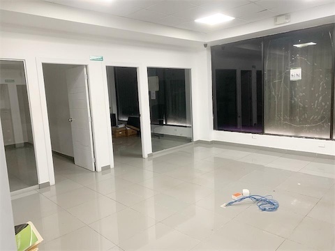 oficinas y locales comerciales - Excelente local 450 metros  prados 1