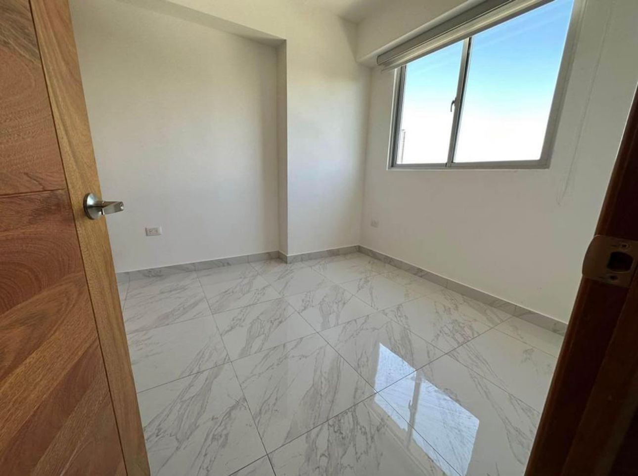 apartamentos - Vendo apartamento en la av. Independencia km 6 de  con ascensor , 1hab 3