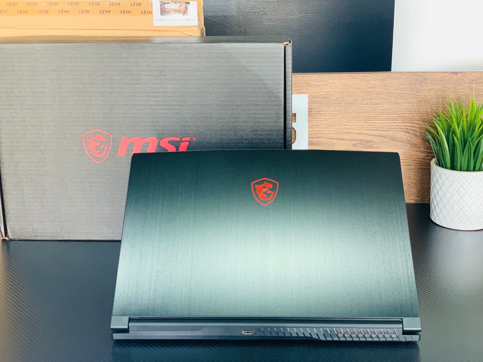 computadoras y laptops - Laptop GAMING  MSI i5 8GB / 256 SSD GTX 1650 4GB 2