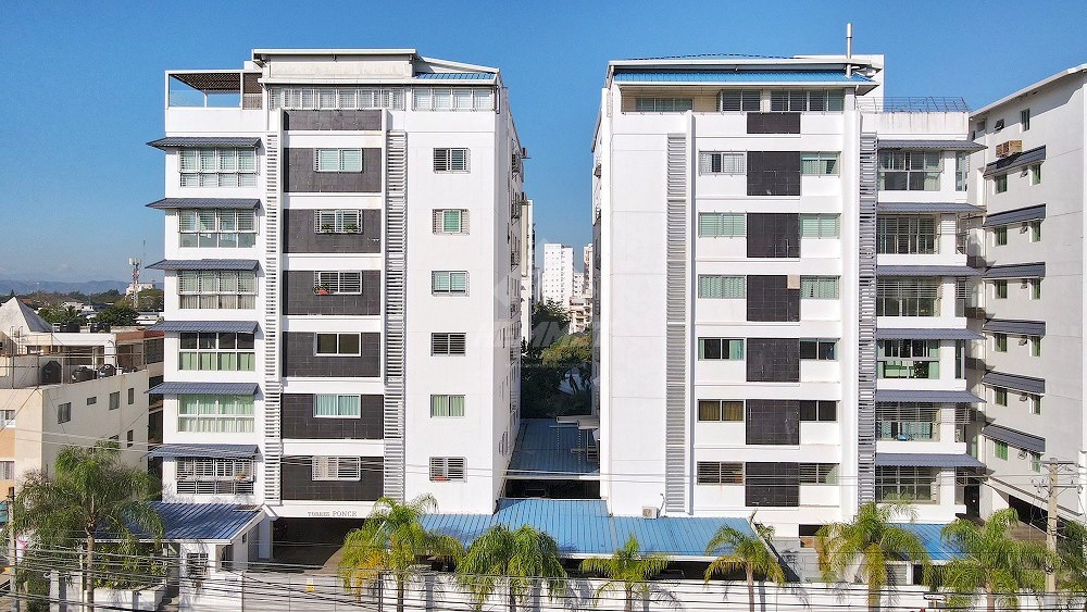 apartamentos - APARTAMENTO 220MTS2 CON FAMILY ROOM Y 3 PARQUEOS LA ESMERALDA SANTIAGO 
