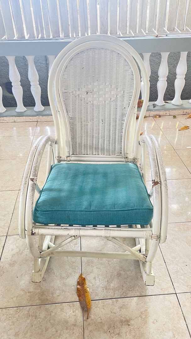 decoración y accesorios - Mecedora en mimbre y ratan