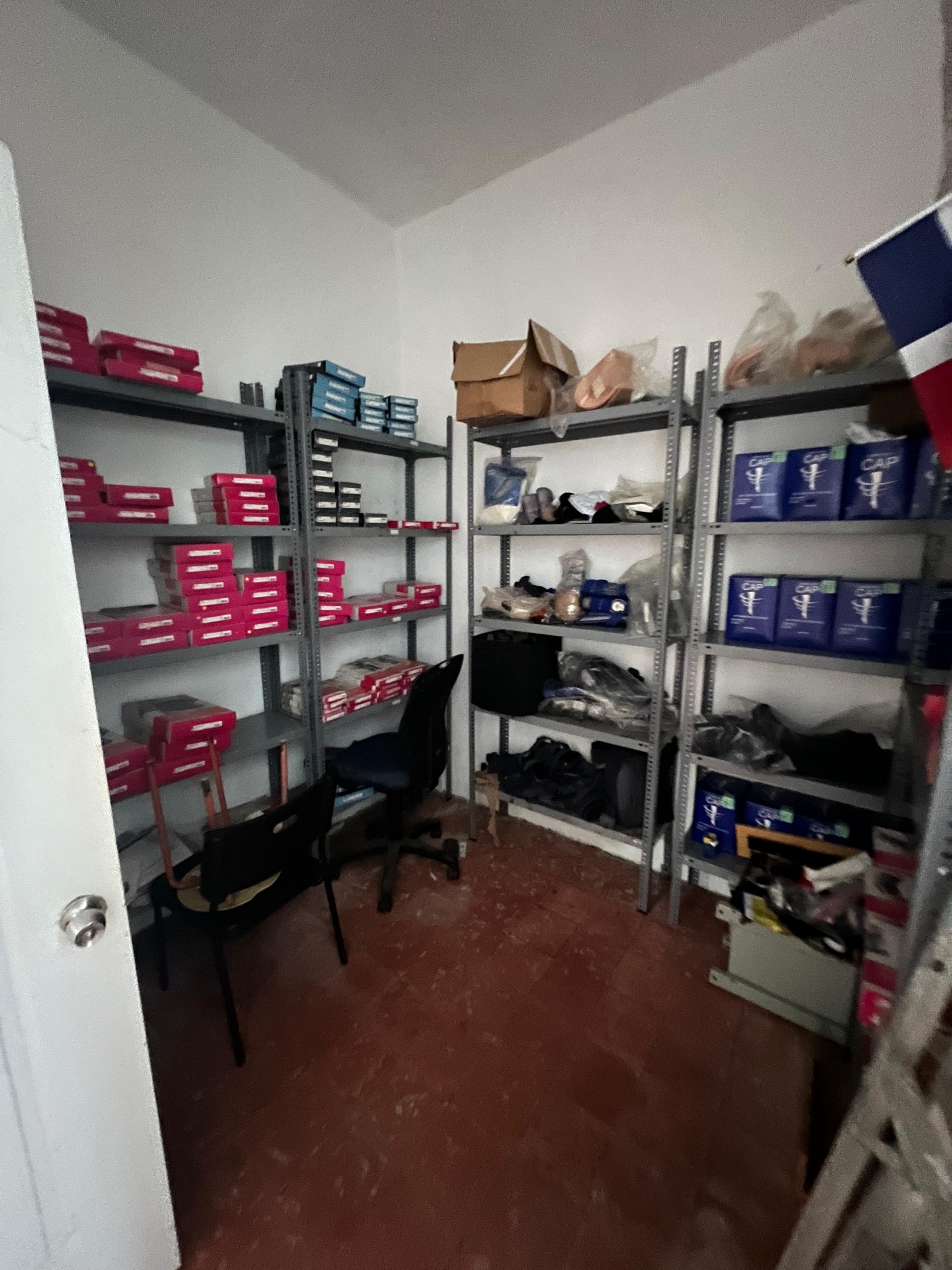 oficinas y locales comerciales - Zona Colonial  Se vende edificio en Zona Colonial  7