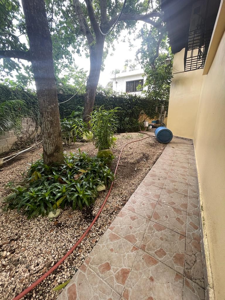 casas - Se Vende Casa  Esta es una Perfecta oportunidad para remodelar a tu gusto.   5
