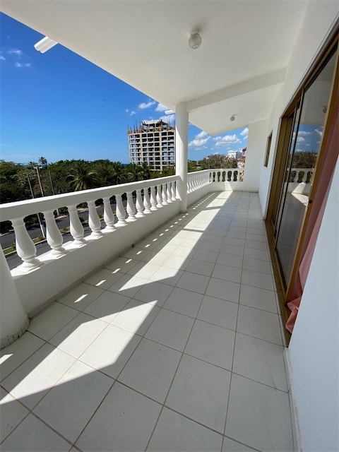 apartamentos - Venta de apartamento segunda línea de playa  en Juan dolio con 150mts 2