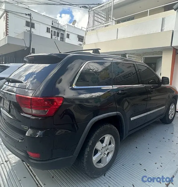 jeepetas y camionetas - Jeep Grand Cherokee Laredo en excelente estado 2