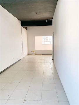 oficinas y locales comerciales - Local céntrico con espacio amplio 1