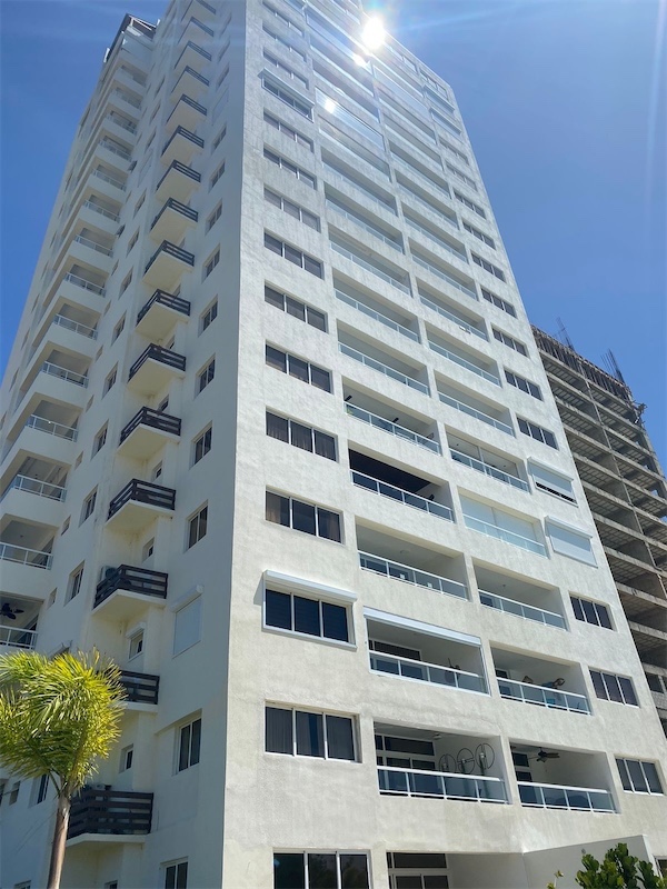 apartamentos - Venta de apartamento en Juan Dolio con vista al mar y piscina