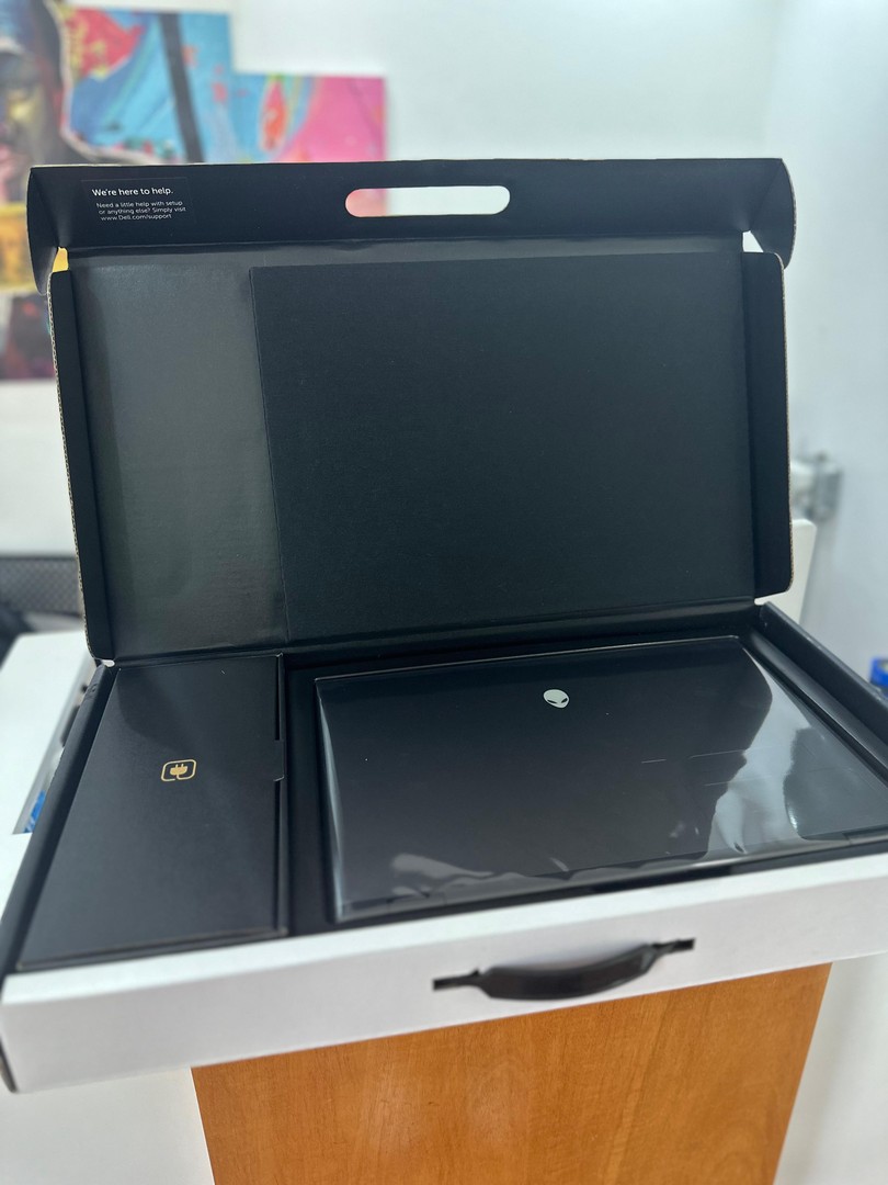 computadoras y laptops - ALIENWARE M16 R2 / 1TB SSD / 16GB / RTX4060 / 16-INCH / INTEL CORE ULTRA 7 1