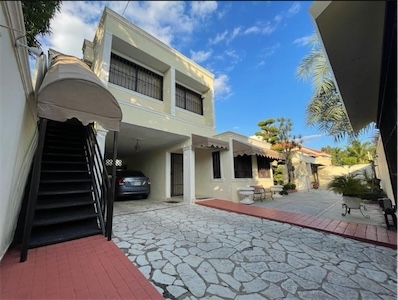 casas - Venta de casa de 521mts en el millón Distrito Nacional Santo Domingo 
