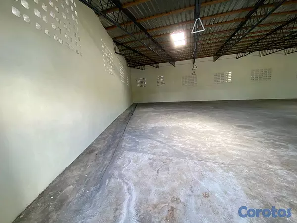 oficinas y locales comerciales - Alquilo Nave en la Luperón  2