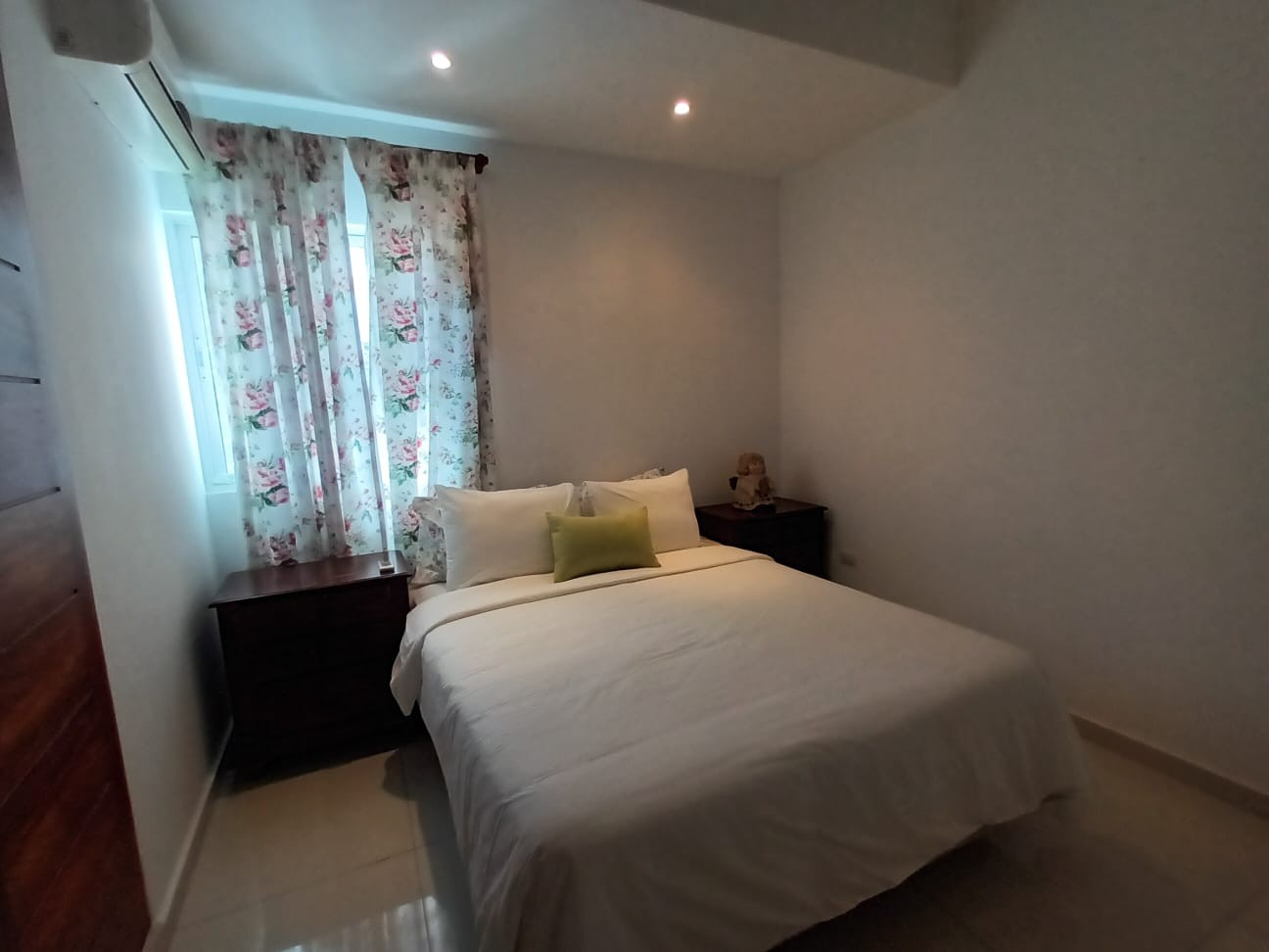 apartamentos - Oportunidad Evaristo morales apartamento 
 2 habitaciones.
Us$230,000
  5