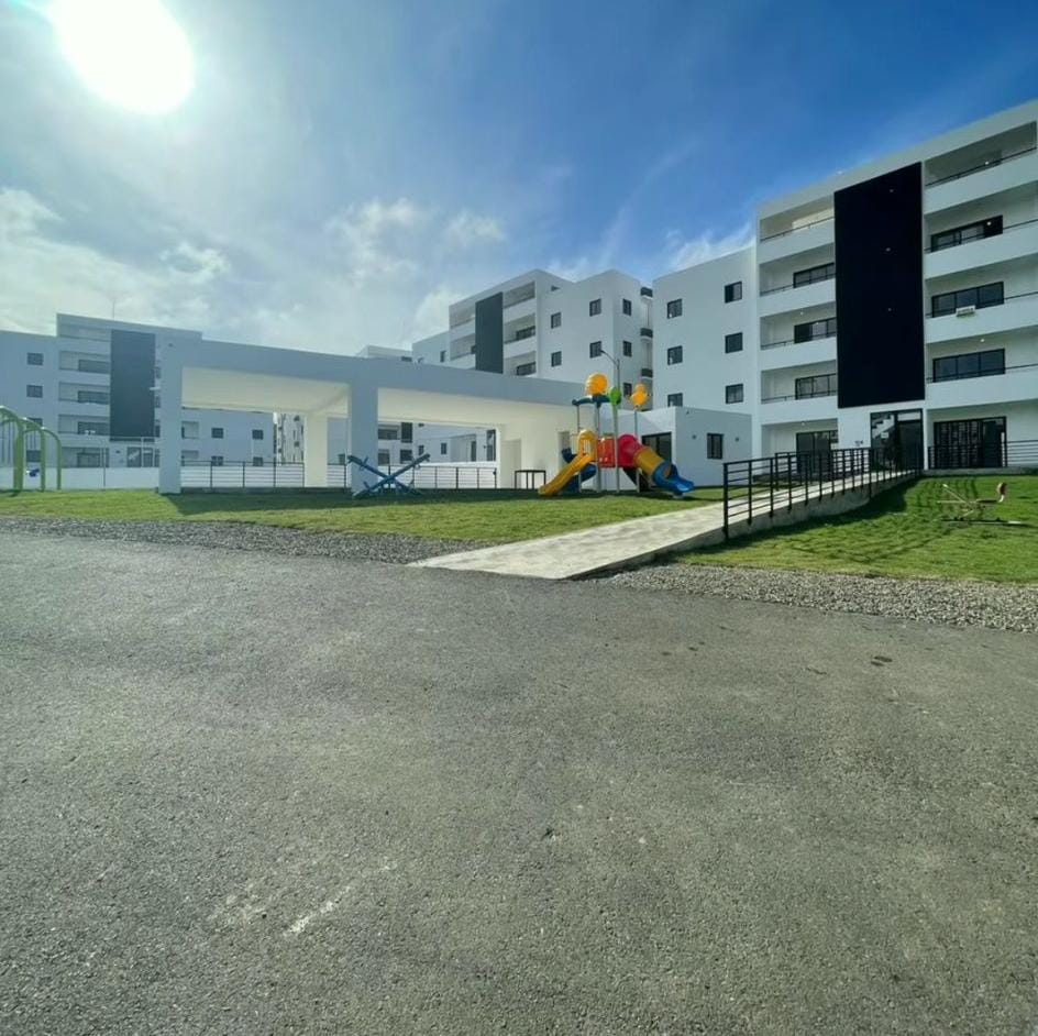 apartamentos - APARTAMENTO EN VENTA PRIMER NIVEL CON PATIO.
