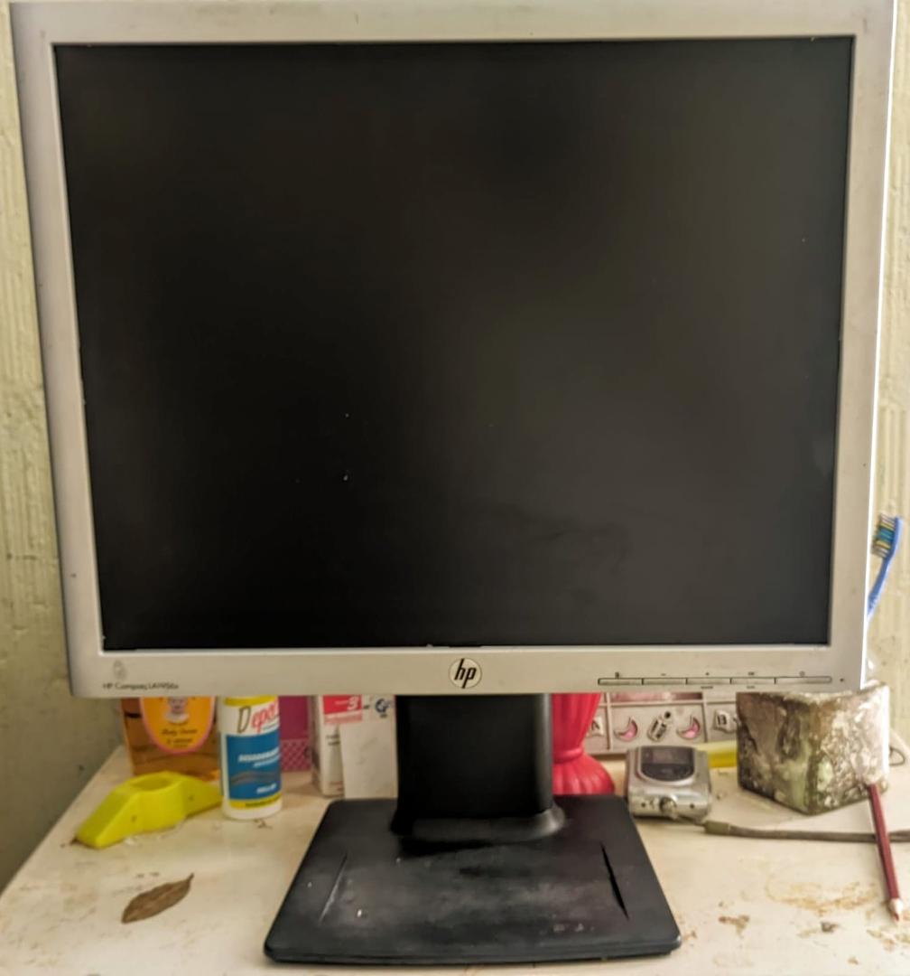 computadoras y laptops - Monitor HP Compaq 19" Pulgadas
