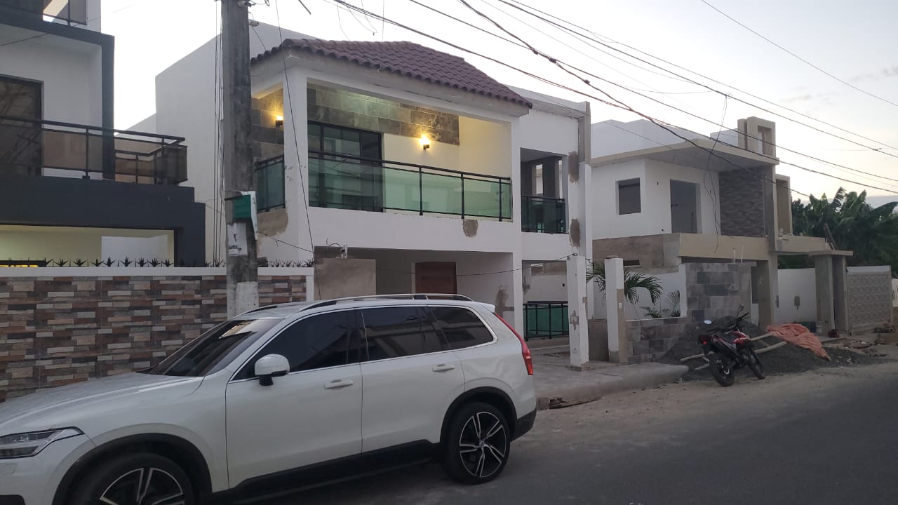 casas - Espaciosa casa, Nueva, Brisa Oriental. H.A 1