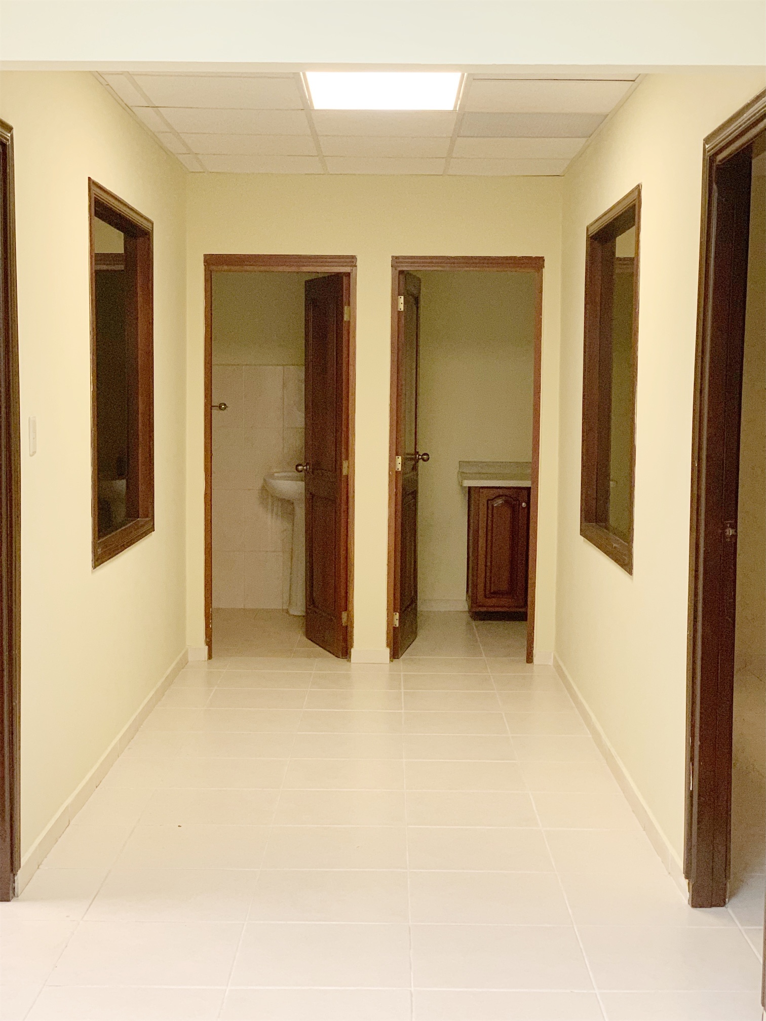 oficinas y locales comerciales - Local en evaristo céntrico en zona corporativa 2