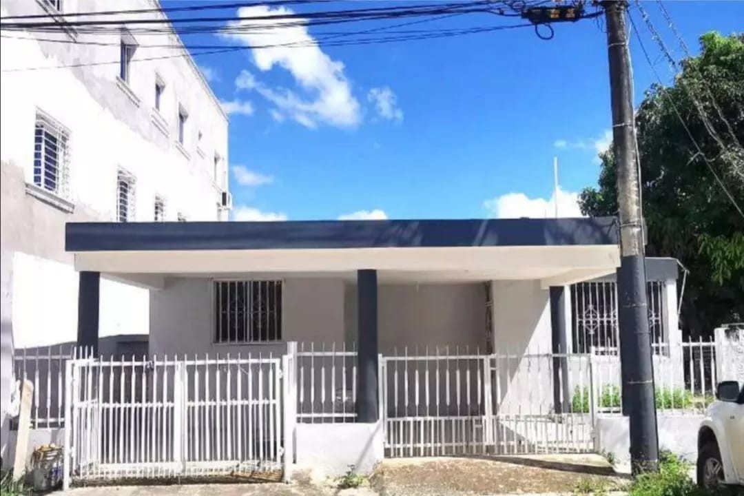casas - Se vende casa en Los Prados Santo Domingo Este 2